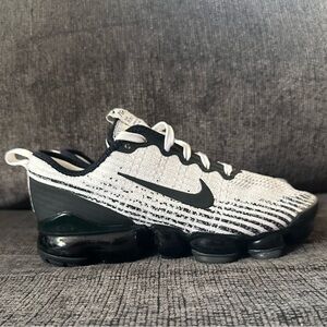 Nike Air Vapormax Flyknit 3 black white sz 5Y 6.5W